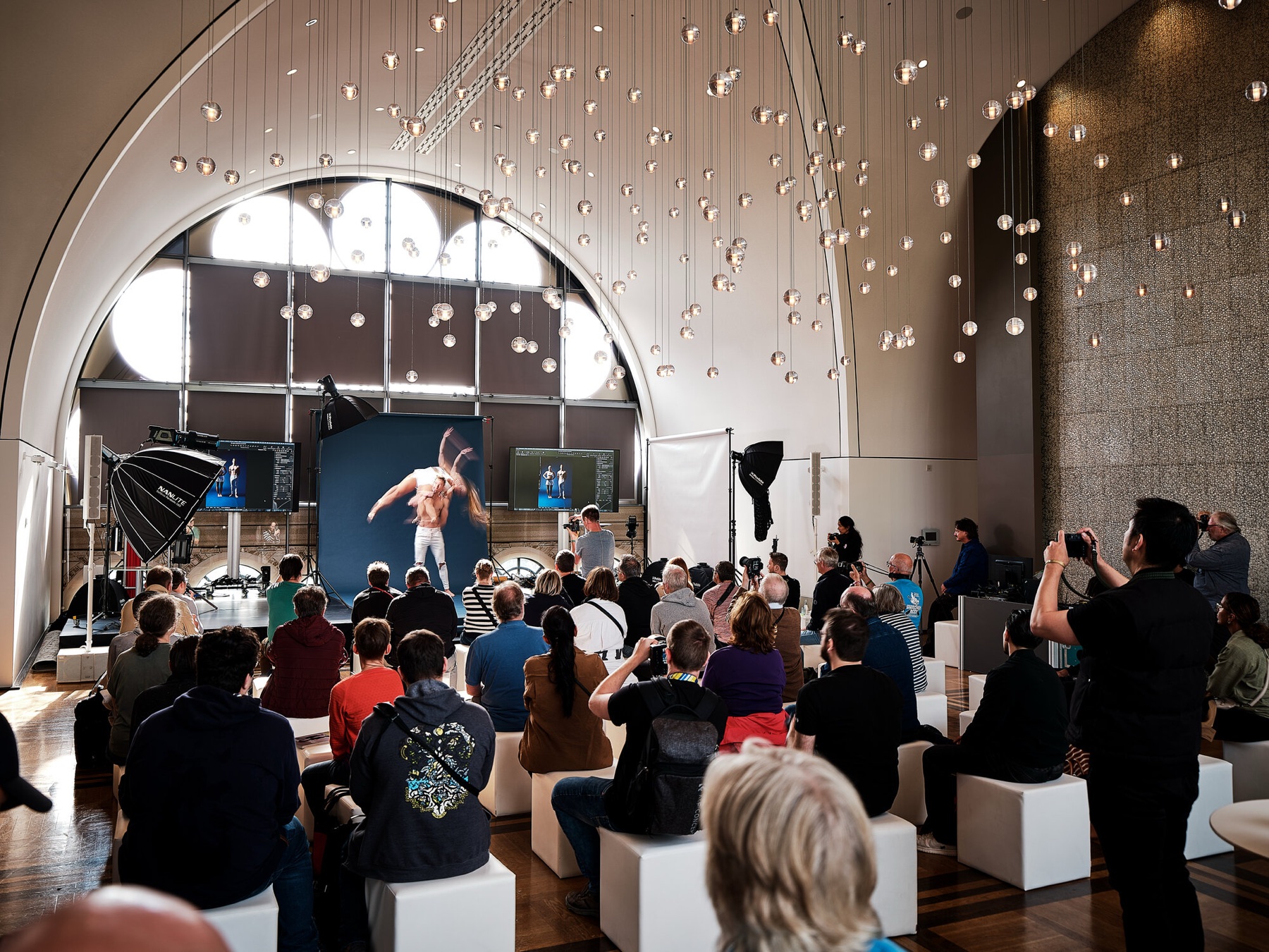 Michael Damböck auf der Fujikina-Bühne (Live-Shooting 2025)